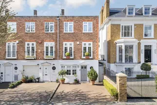 Modern Townhouse for Sale in London W14