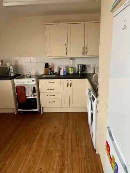 Large 1 Bedroom Flat Near Asda Supermarket and Schools