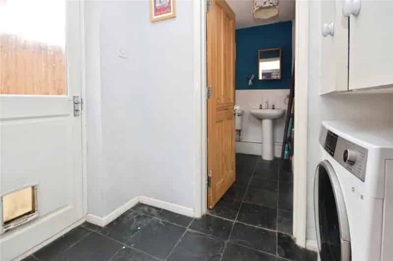 3 Bed Victorian House For Sale Near Town Centre And Station