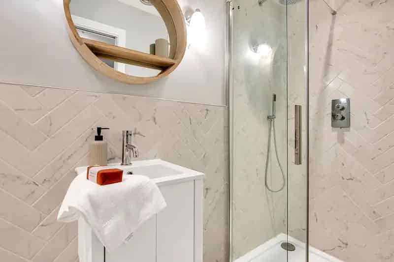 2 Bedroom Flat in Wandsworth London Modern Apartment Bosch Appliances Private Terrace