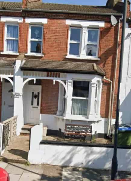 Large 4 Bed Family Home Wanted