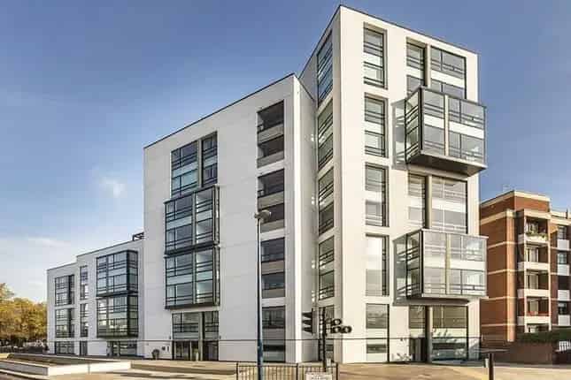 3 Bedroom Apartment in Holland Park London