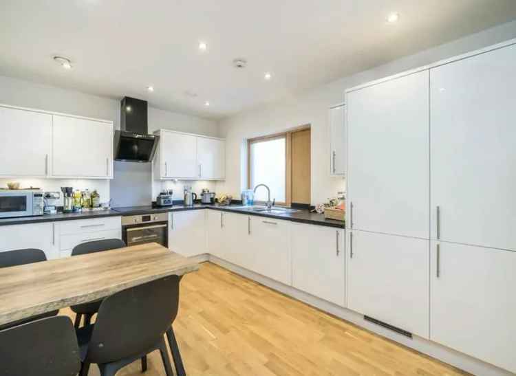 Three Bedroom House Near Castle Bar Park Station