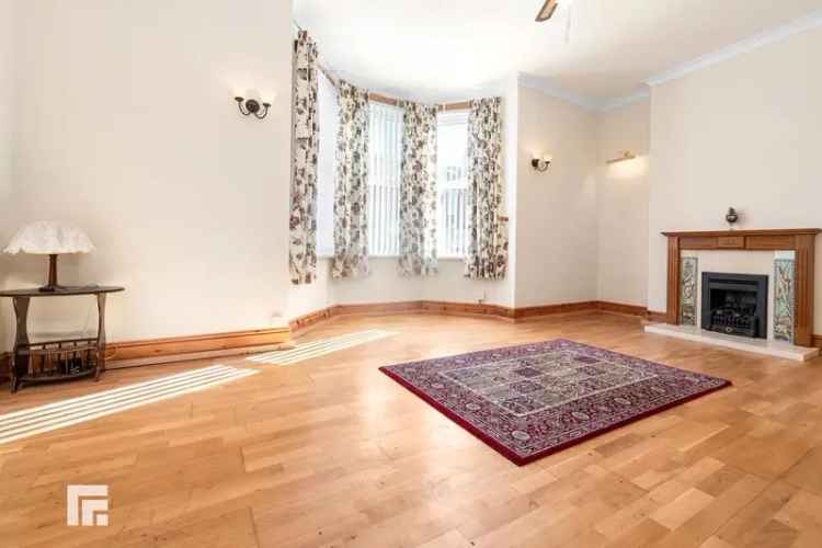 4 Bedroom End of Terrace House for Sale