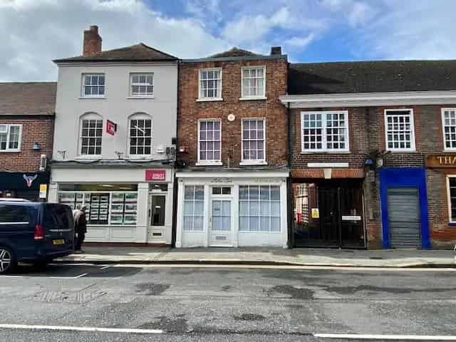 Three-Storey Grade 2 Listed Retail Property in Newbury