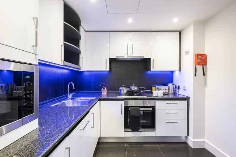 2 Bedroom Apartment Canary Wharf - Premium Riverside Living