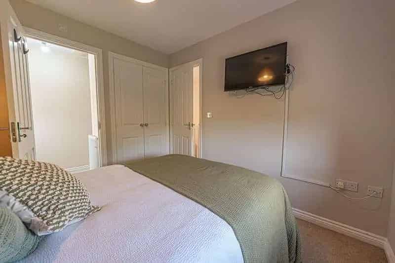 3 Bed Semi-Detached House for Sale