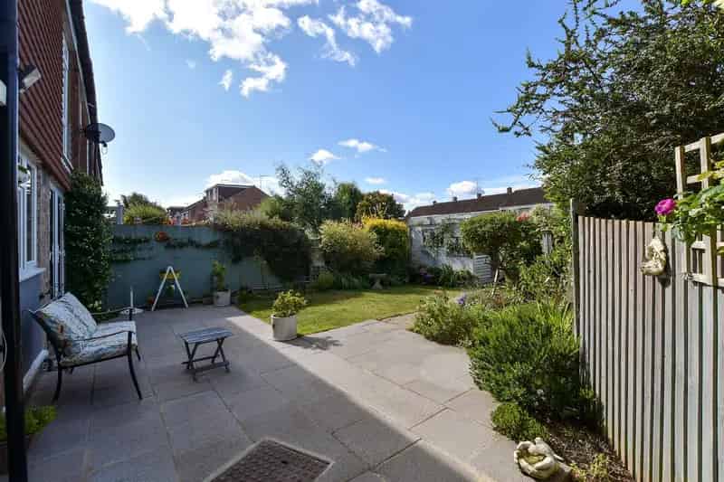 3 Bedroom End Terrace House for Sale No Onward Chain