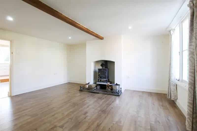 2 Bedroom Cottage House to Rent in Sought-After Village