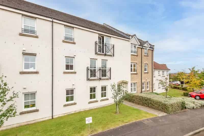 2 Bedroom Flat To Rent Available 2025