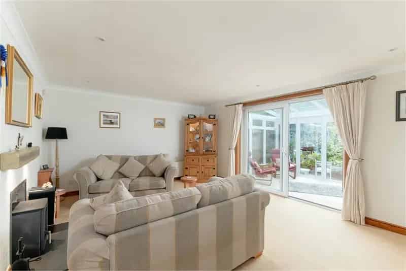 2 Bed Terraced House with Garden and Conservatory Near Golf Courses
