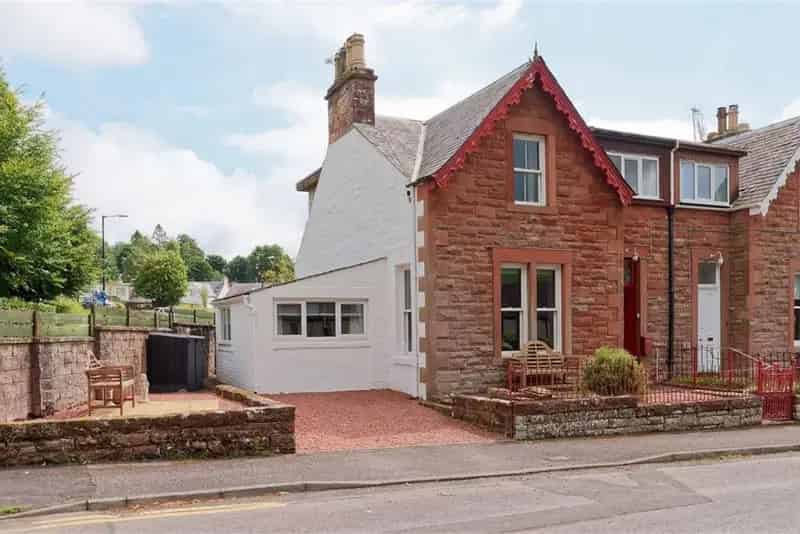 4 Bed Semi Detached House with 2 Reception Rooms and Granny Annex