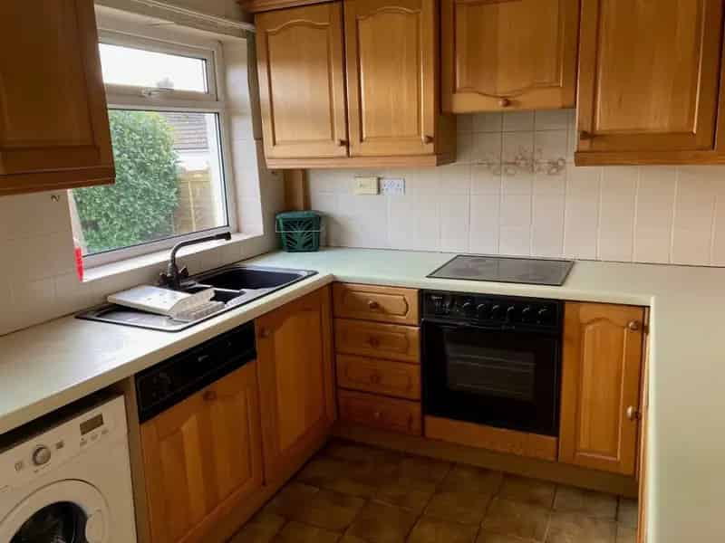 2 Bedroom Semi Detached Bungalow Near Shops And Transport