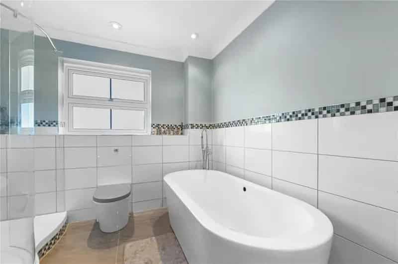 5 Bed Detached House For Sale