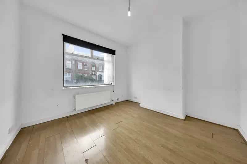 2 Bedroom Maisonette House for Sale Near Overground Station