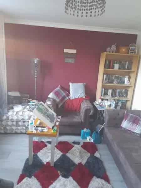 3 Bedroom Semi-Detached House Buckden Close to A1