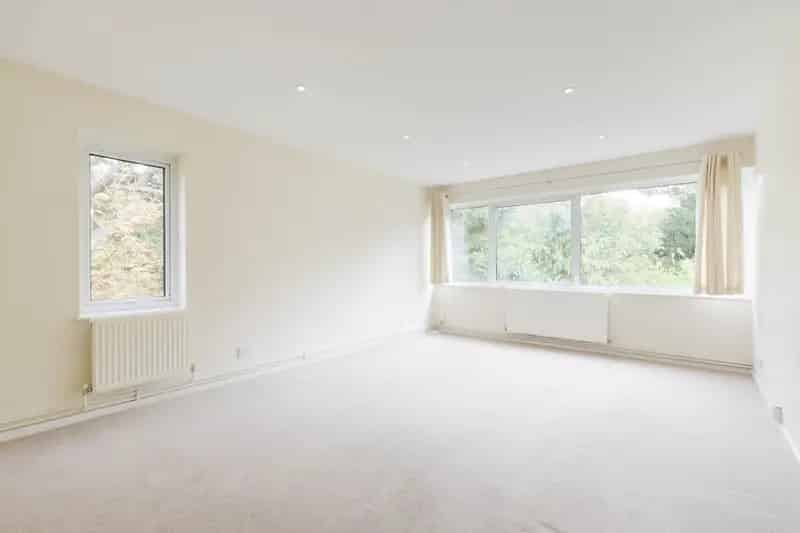 Flat For Sale , Chessington Road, Epsom and Ewell, England