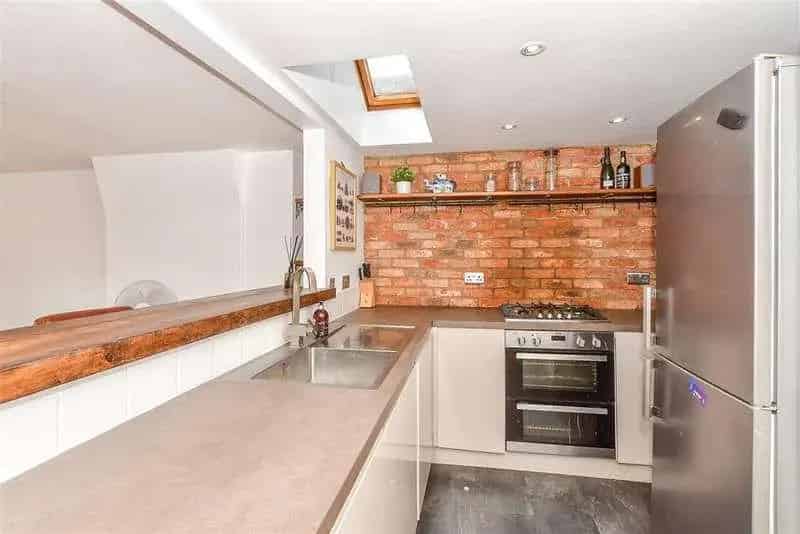 2 Bed Central Flat for Sale - Freehold