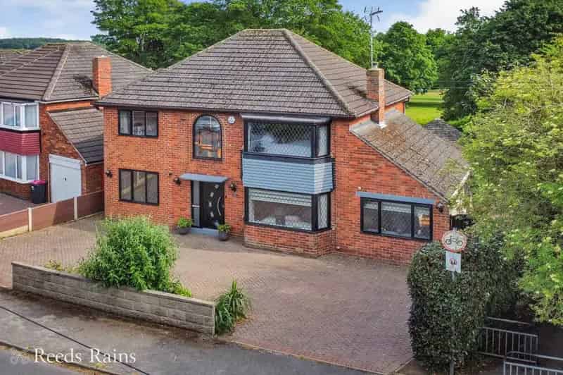 4 bedroom Detached House for sale, Dinnington, South Yorkshire, S25