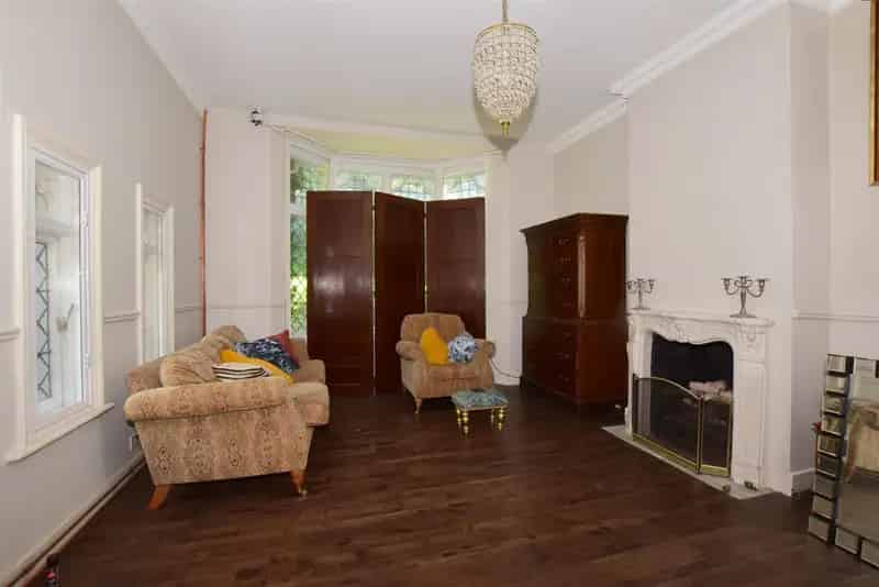 5 Bedroom Detached House For Sale No Chain