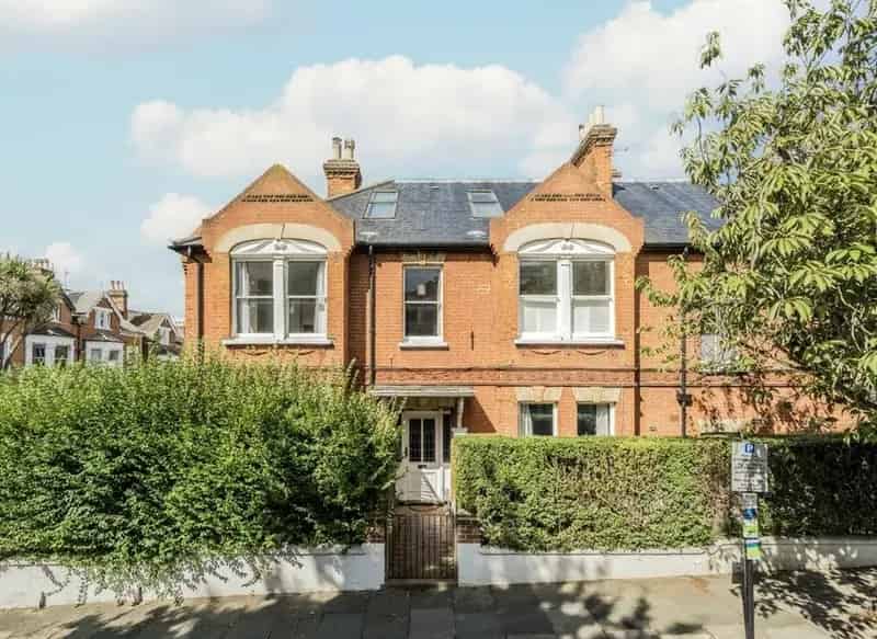 Two Bedroom Apartment Richmond Hill Share of Freehold