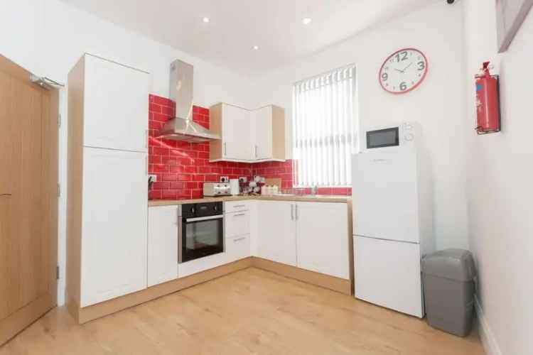 Spacious En-Suite Room in Newly Refurbished 2-Bedroom Property