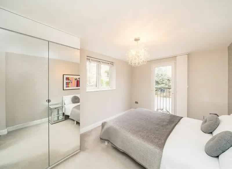Spacious 2-Bed Victorian Flat Near Queens Park