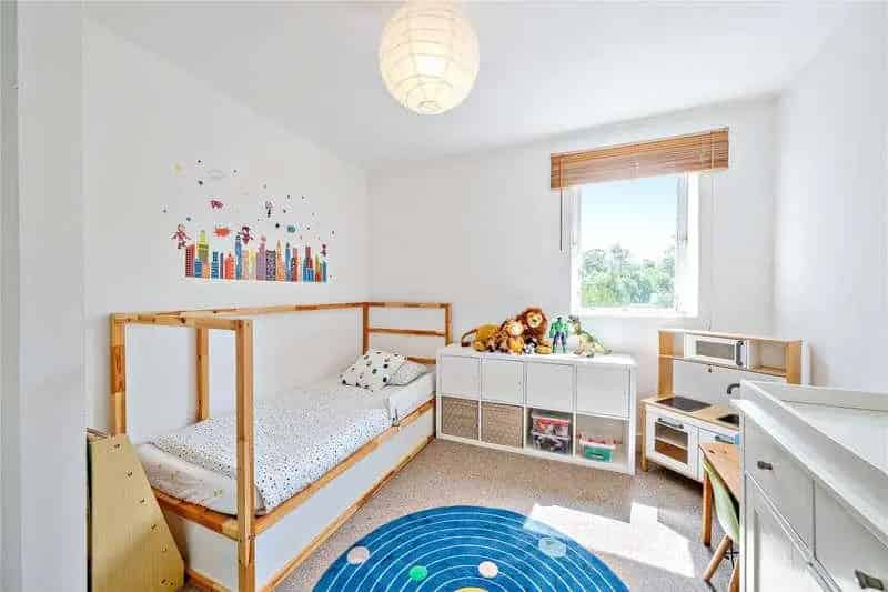 2 bed flat for sale