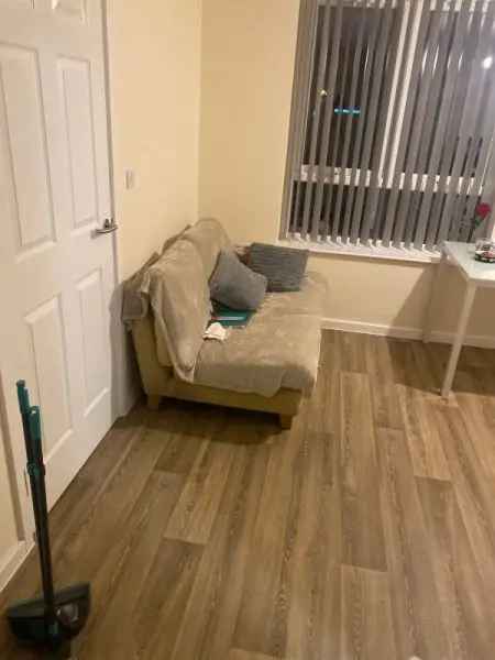 Flat For Rent in Dudley, England