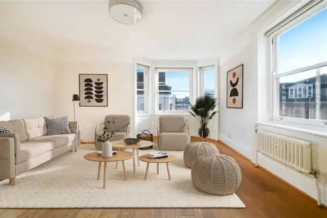 3-Bedroom Flat for Sale in Nottingham Place London
