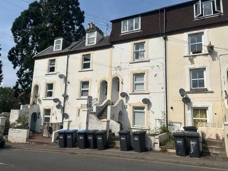 3 Bedroom Flat for Sale - Auction