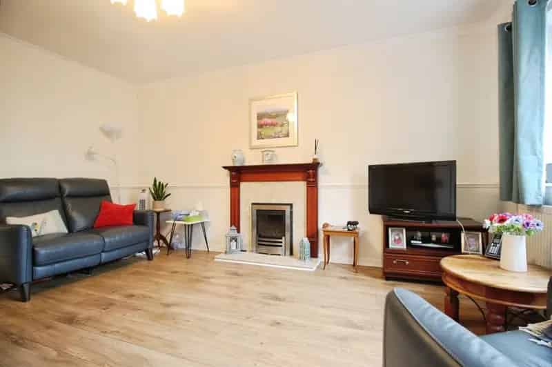 2 Bedroom Detached House For Sale