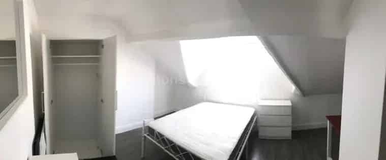 1 Bedroom 77m² Flat in Cardiff Cathays