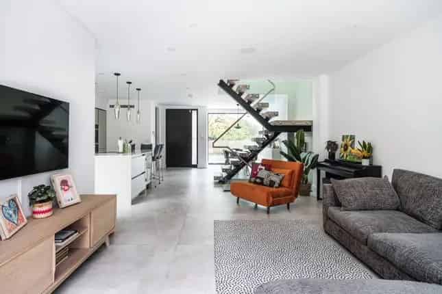 Detached House for Sale in Gulliver Place London N10