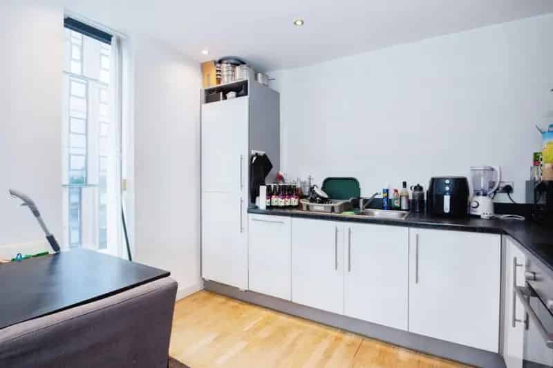 2 Bedroom Apartment Salford Quays - Modern, Stylish City Living