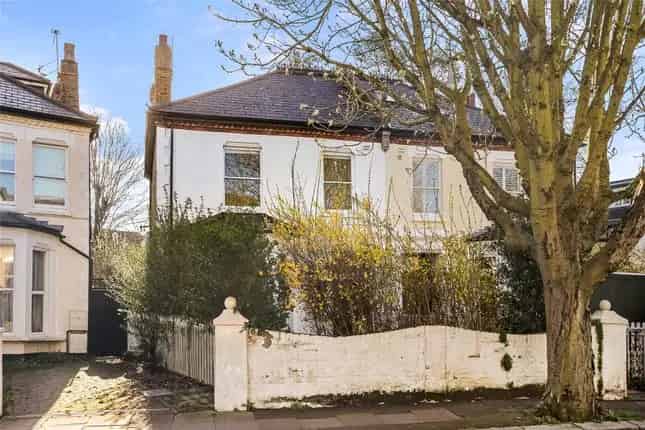 Semi Detached House For Sale In Heathfield Gardens London W4
