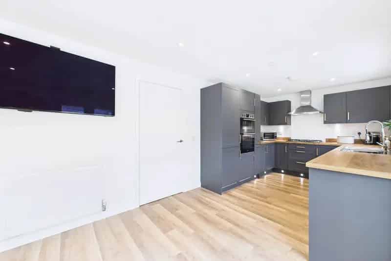 4 Bedroom Detached House to Rent in Moodiesburn