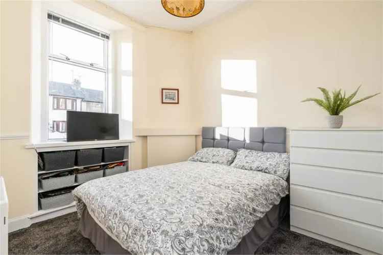 1 Bed Flat - Maindoor with 1 Reception Room