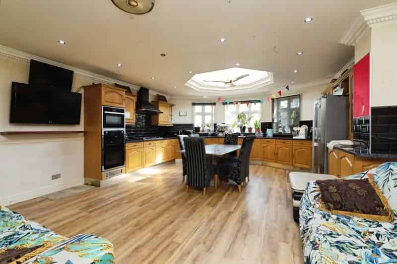 Six Bedroom Detached House Leftley Estate
