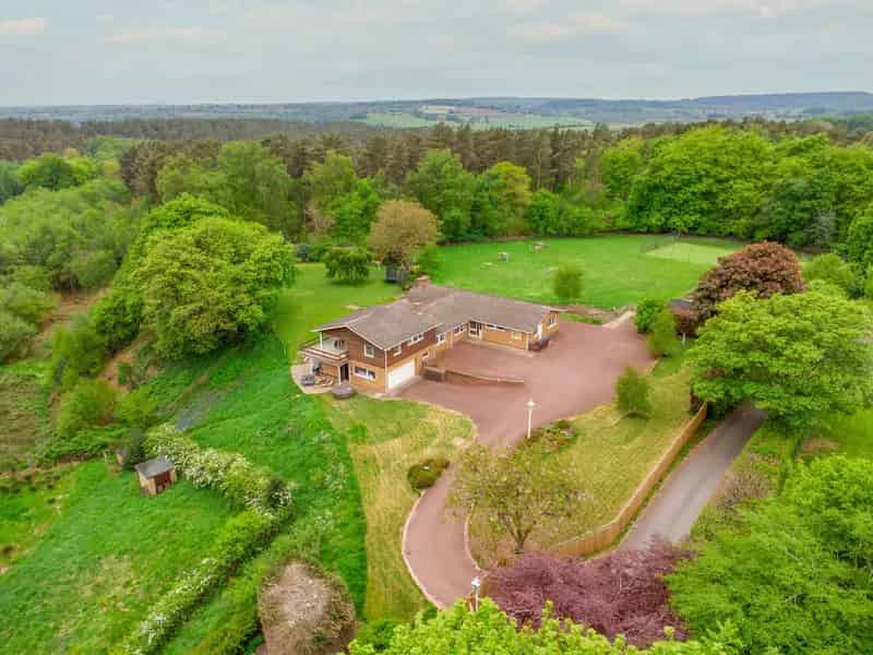 Executive 4-Bedroom House 7 Acres Tennis Court