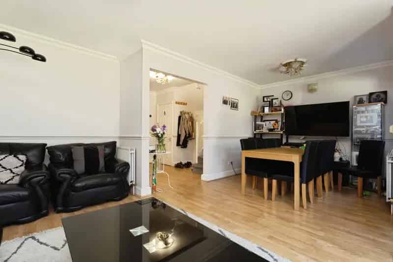 Four Bedroom Detached House Near Redbridge Ilford Station