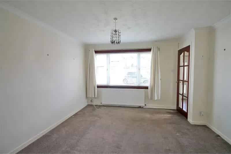 2 Bed Semi-Detached House with Garden and Driveway Parking