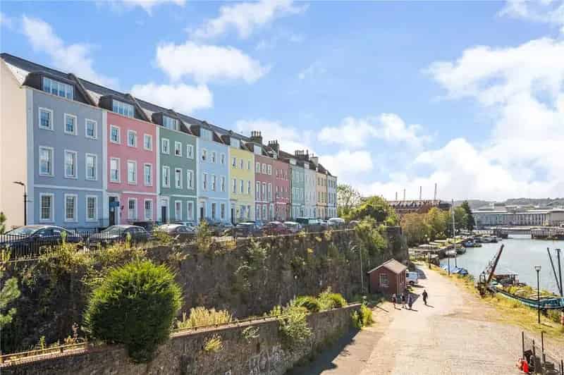 2 Bedroom Waterfront Apartment To Rent Bristol