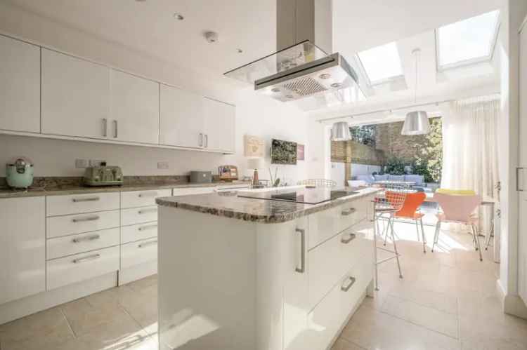 4 Bedroom House for Sale in Parsons Green