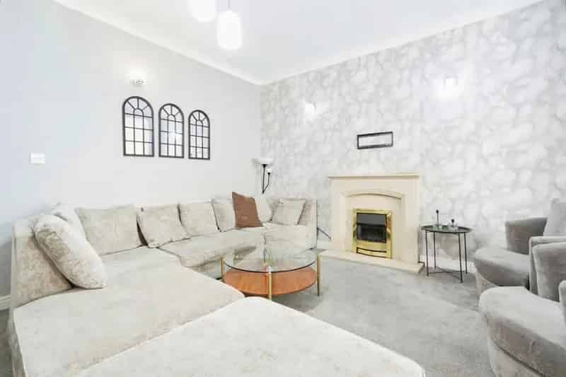 5 Bedroom Semi-Detached House For Sale