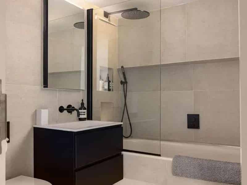 2 bed flat for sale