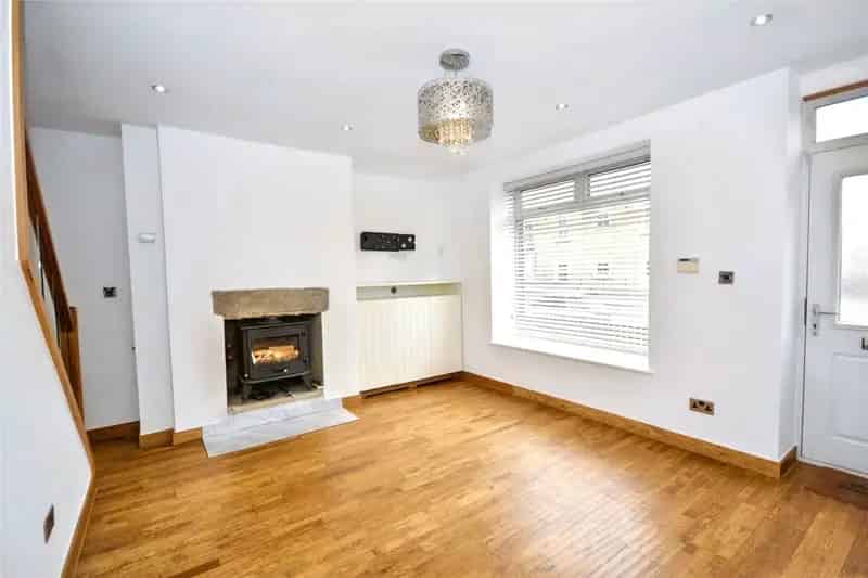 Three Bedroom Stone Terrace House Pudsey