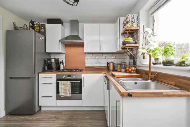 2 Bed Terraced House Near Train Station