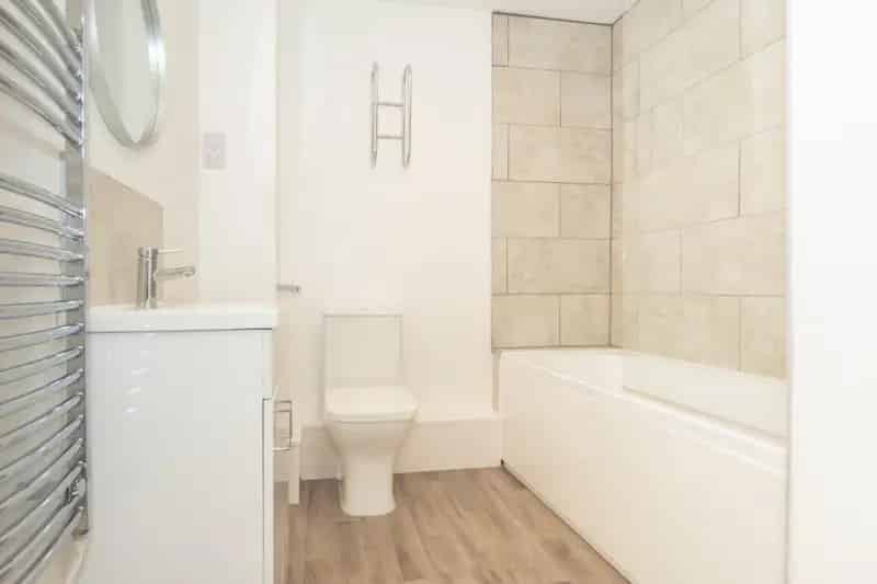 2 Bedroom Flat For Sale Near Public Transport