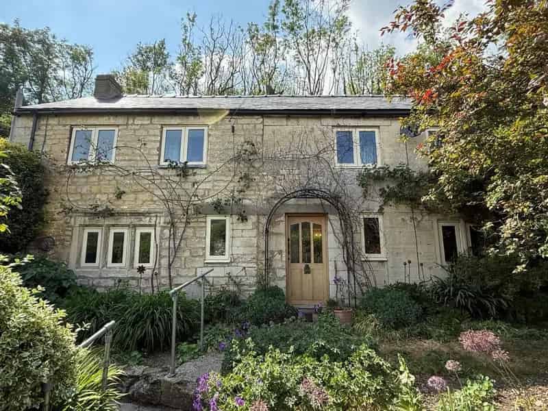 3 Bedroom Detached House for Sale in Picturesque Setting
